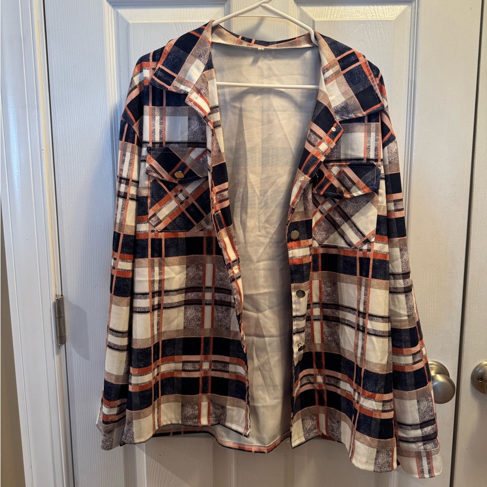 Women’s Plaid Flannel Button-Up Shirt: L